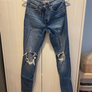 Size 25 Levi ripped jeans!